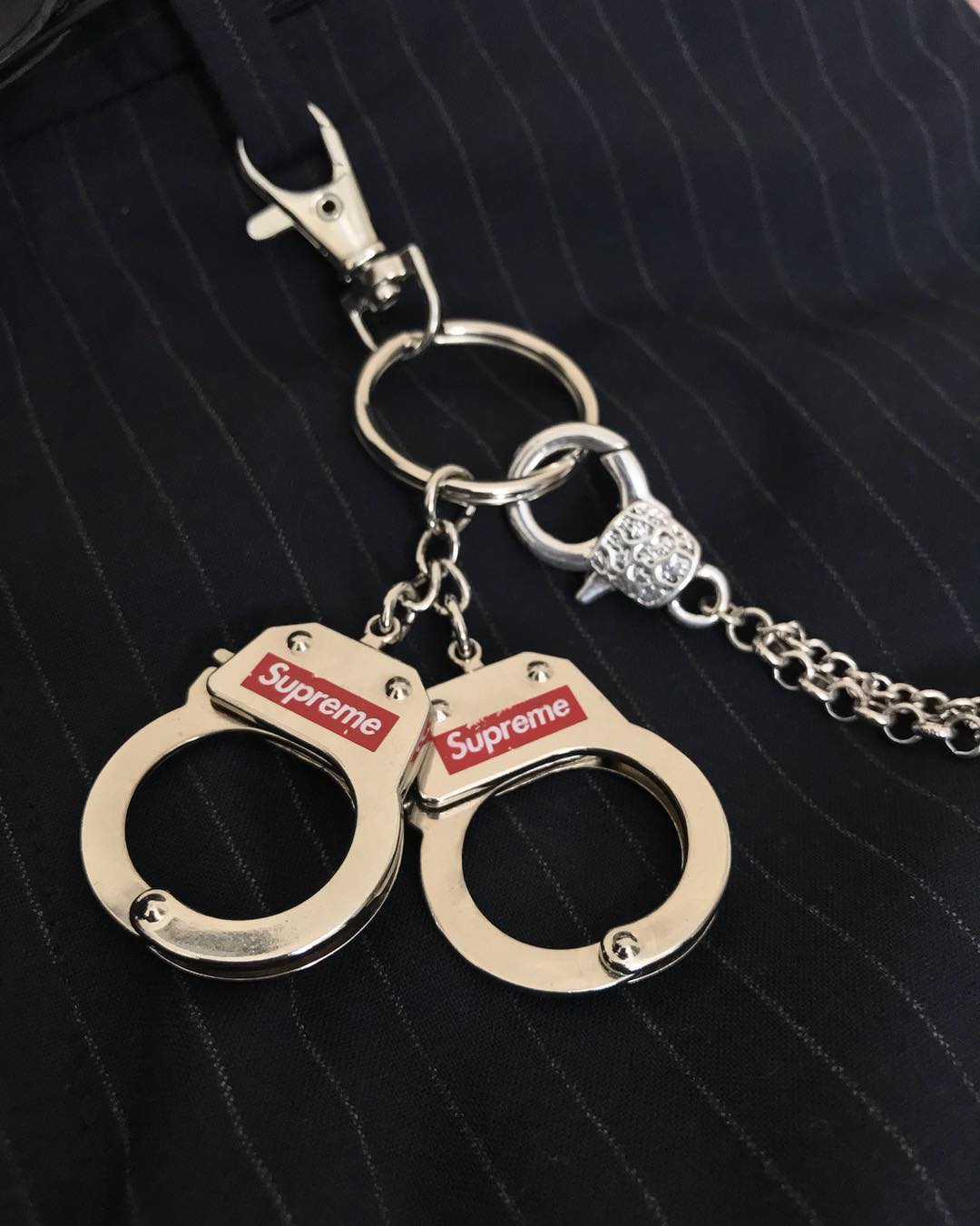 Supreme hot sale handcuffs keychain